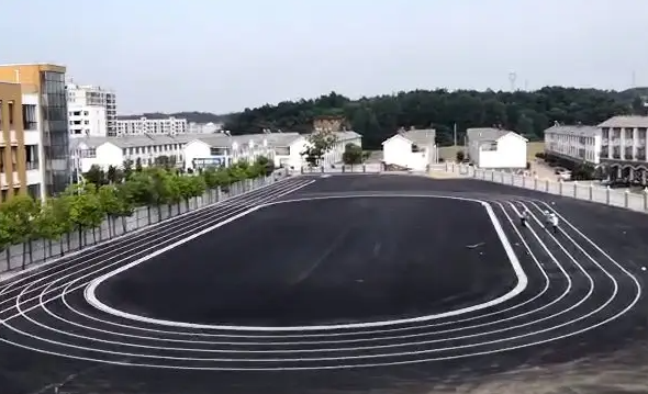 學校校園瀝青跑道